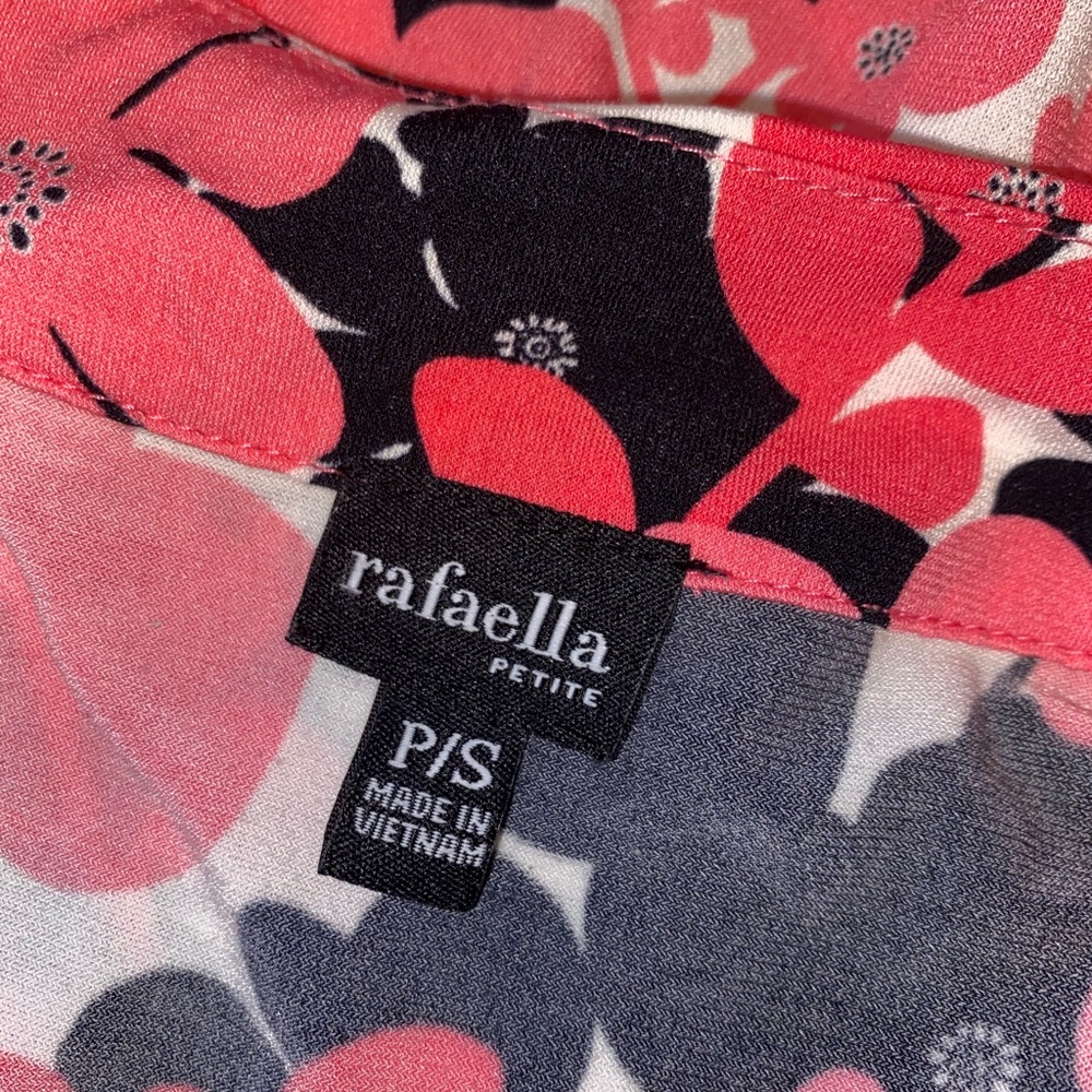 💗🖤NWOT Rafaella Floral Top🖤💗 - Picture 8 of 12